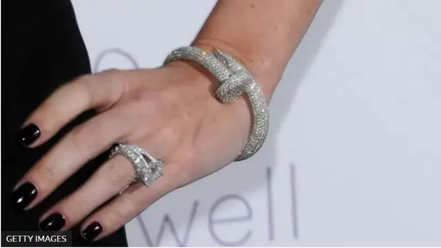 Bangili ya Cartier ilikuwa kati ya vitu vya kibinafsi vilivyoibiwa kutoka kwa Ecclestone katika wizi huo.