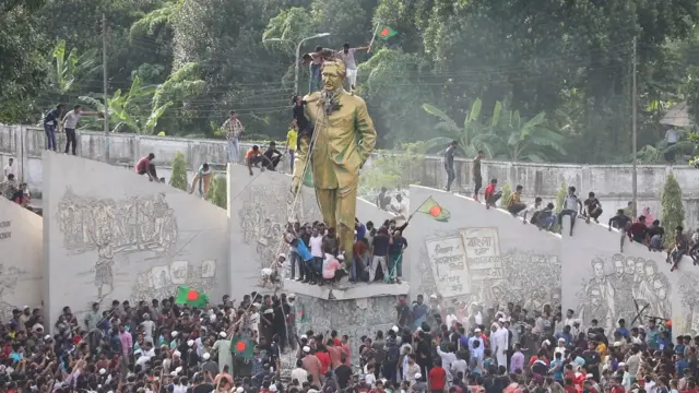 গণঅভ্যুত্থানের মধ্যে দিয়ে পতন ঘটেছে আওয়ামী লীগ সরকারের