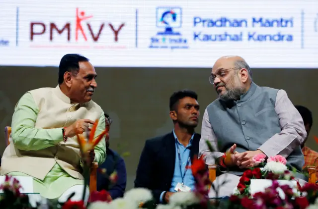 विजय रुपाणी हे अमित शाह यांचे निकटवर्तीय म्हणून ओळखले जात होते.