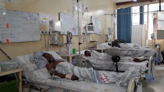 Des malades sur des lits d'hôpitaux à Goma
