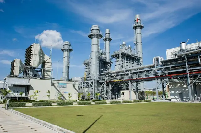 อมตะ บี.กริม เพาเวอร์ ที่ จ.ระยอง เป็นโรงไฟฟ้าเอกชนขนาดเล็ก (SPP) ที่ใช้ก๊าซธรรมชาติเป็นเชื้อเพลิงผลิตกระแสไฟฟ้า