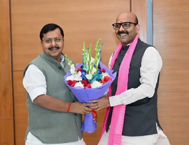 नितिन नबीन के साथ हरीश द्विवेदी