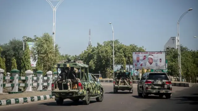 Aworan awọn ologun ninu ọkọ nigboro Borno.
