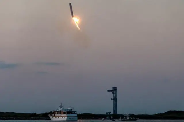 ደፋኢ 'ቡስተር' ንስታርሺፕ ኣፋንዩ ናብ ቦትኡ ክምለስ እንከሎ