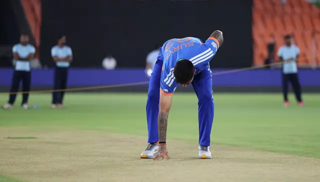 ભારત અને ન્યૂઝીલૅન્ડ ફાઇનલ મૅચ, ટી20 વર્લ્ડકપ 2026, અમદાવાદની પીચ, સૂર્યકુમાર યાદવ, મિચેલ સૅન્ટનર, અભિષેક શર્મા, જસપ્રીત બુમરાહ, નરેન્દ્ર મોદી સ્ટેડિયમ, બીબીસી ગુજરાતી 