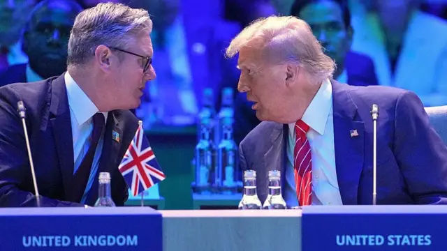 دونالد ترامپ، رئیس‌جمهور آمریکا و کی‌یر استارمر، نخست‌وزیر بریتانیا در نشست ناتو