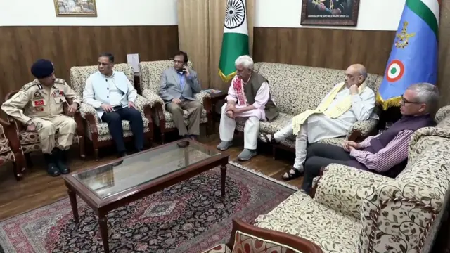 केंद्रीय गृहमंत्री मंगलवार को ही श्रीनगरपहुंच गए थे.