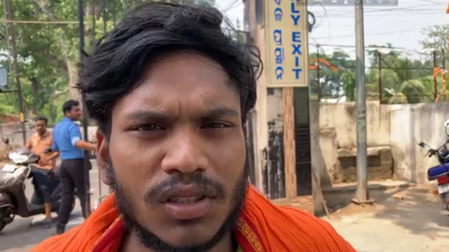 সূর্যকান্ত বেরা: শুক্রবার রাত হতে খুঁজছিলেন পরিবারের দুই নিখোঁজ সদস্যকে।