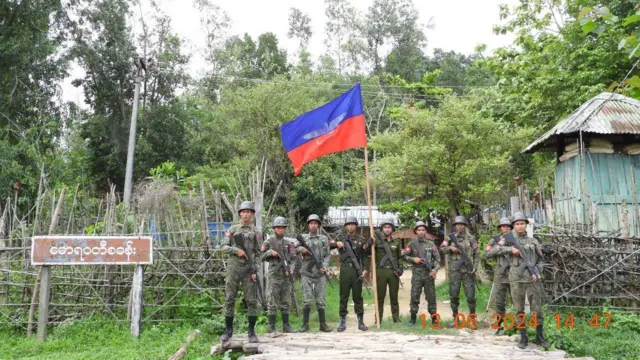 ဇွန် ၁၃ ရက်က အေအေသိမ်းပိုက်ခဲ့တဲ့ စစ်ကောင်စီတပ်စခန်း (ပုံဟောင်း)
