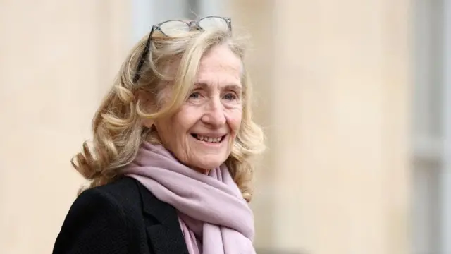 Eğitim Bakanı Nicole Belloubet müdüre tam destek açıklarken güvenlik güvencesi de verdi