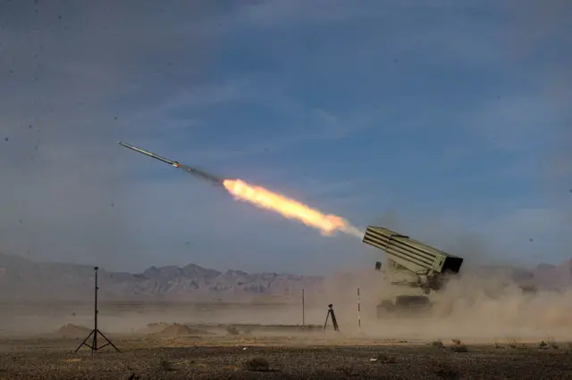 Míssil iraniano durante exercício militar no Irãbotafogo copinha2023