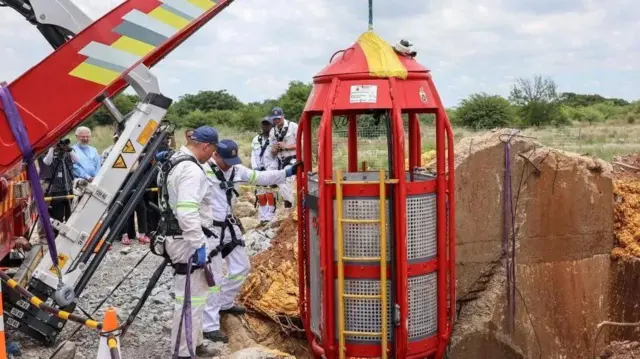 Mkwayi alishushwa shimoni kwenye kizimba
