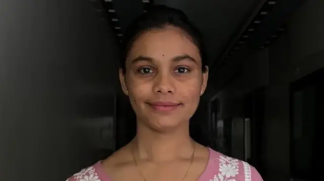 બીબીસી ગુજરાતી, ગુજરાત, બીબીસી, સોનાલી બડે, બાળલગ્નનો વિરોધ, મહિલા સશક્તિકરણ
એક સમયે બાળલગ્ન સામે નમતું ન જોખનારાં સોનાલી આજે એક સફળ અને સ્વાવલંબી મહિલા બની ચૂક્યાં છે.