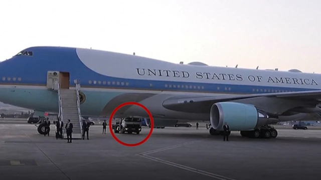 Un círculo rojo señala el camión de catering en el que presuntamente se escondió Donald Trump.