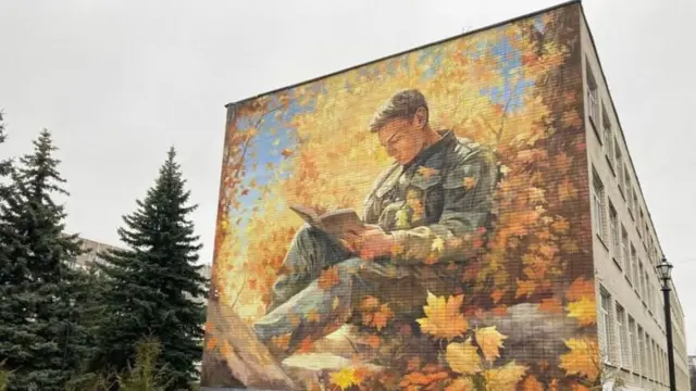 A mural in honor of the fallen soldiers