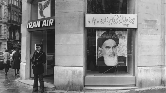 دفتر هواپیمایی هما در پاریس 