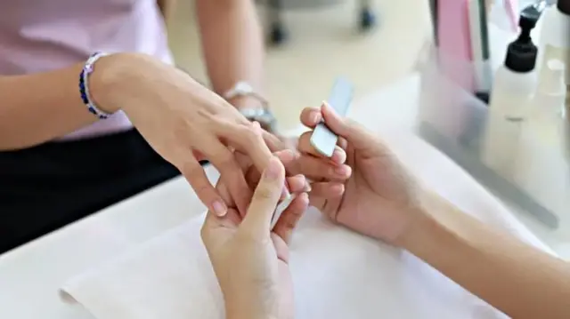 நகங்களின் அழகை மேம்படுத்தும் நடவடிக்கை 