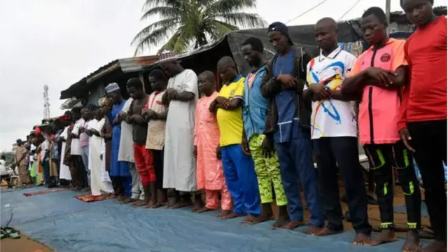 crowds gada to perform di Eid prayers for Wad Madani