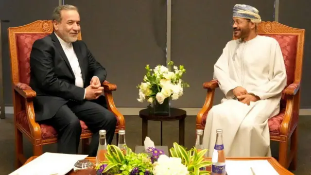 በኦማን የውጭ ጉዳይ ሚኒስትር በድር ቢን ሀማድ አል ቡሰይዲ አማካይነት ድርድሩ ተከናውኗል