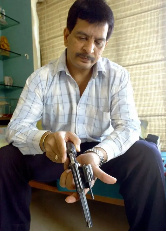 பிரதீப் ஷர்மா, என்கவுன்டர் ஸ்பெஷலிஸ்ட், மும்பை.