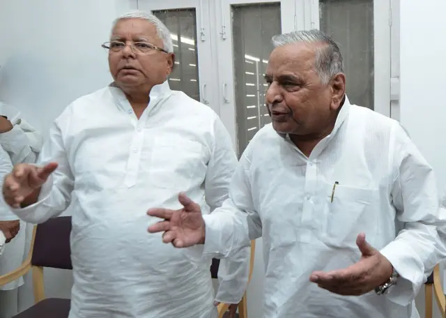 लालू प्रसाद यादव और मुलायम सिंह यादव.