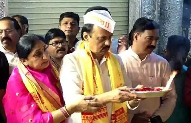 सामाजिक कार्याच्या माध्यमातून सुनेत्रा पवार जरी बारामतीमध्ये सक्रिय असल्या तरी राजकारणाशी मात्र त्यांचा थेट संबंध येत होता तो अजित पवारांसाठी केलेल्या निवडणूक प्रचारच्या किंवा इतर वेळच्या कामांच्या निमित्ताने.