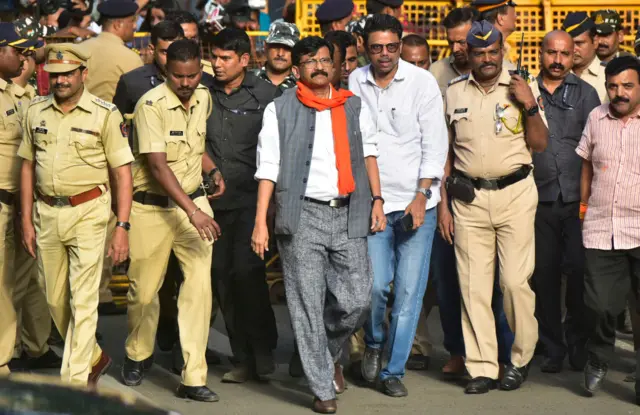 શિવસેનાના બીજેપી વિરોધી નેતા સંજય રાઉતને ઈડીએ 2022ની 27 જુલાઈએ પૂછપરછ માટે બોલાવ્યા હતા.