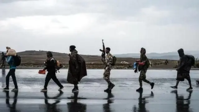 ሓይልታት ትግራይ ብመስርዕ ኣብ ጽርግያ እናተጓዓዙ