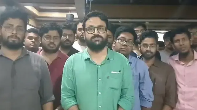 कोलकाताः डॉक्टरांच्या आंदोलनात 'गुंडां'नी फोडलं रुग्णालय तर पोलिसांनी फोडलं माध्यमांवर खापर