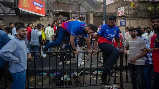 చిన్నస్వామి స్టేడియంలో తొక్కిసలాట