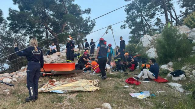 Antalya'da teleferik kazası: 1 kişi hayatını kaybetti, mahsur kalanların tamamı kurtarıldı - BBC News Türkçe
