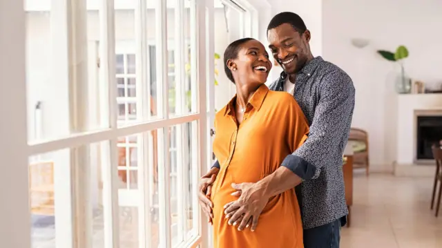 Nnwaanyị dị ime na di ya