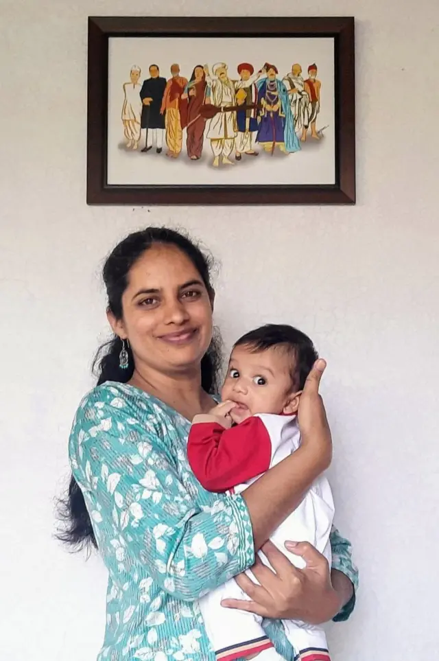 प्रियांका सोनवणे आणि त्यांचा मुलगा ओजस 