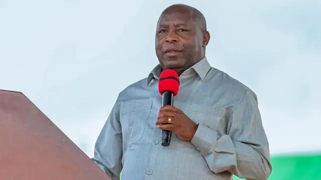 Perezida Evariste Ndayishimiye avuga ko ingorane y'igitoro yabaye kananirabahinga mu Burundi iterwa n'uko "ibigega tubifise hanze"