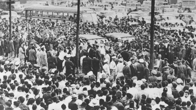 تجمع مردم در تهران قدیم برای تماشای مراسم اعدام