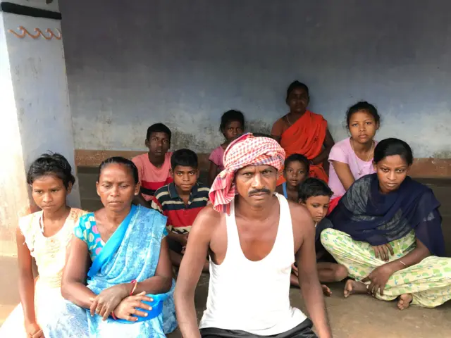 अपने परिवार के साथ राम मुर्मू