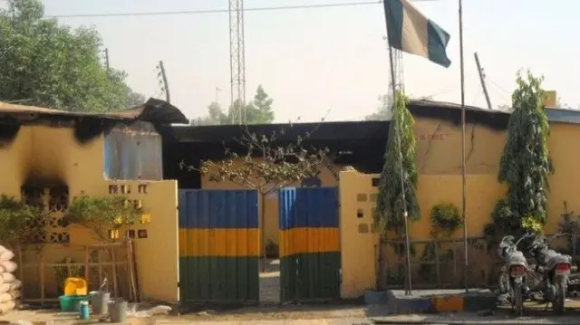 Aworan teṣan ọlọpaa kan 