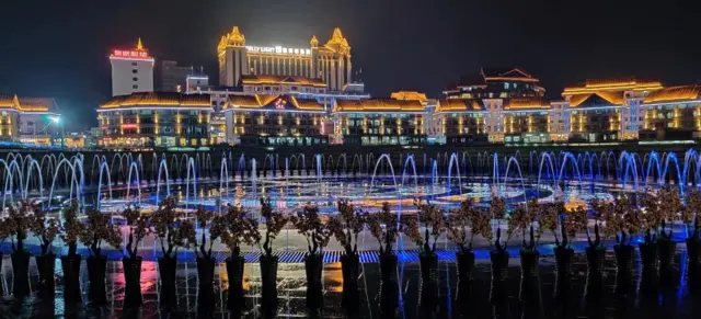 လောက်ကိုင်ညအလှ 