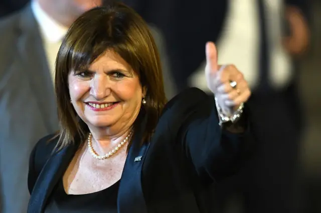 Patricia Bullrich fazendo sinalpokerstars bonus code 2024positivo