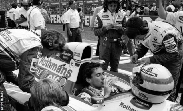 Ayrton Senna em sua Williams antes do Grande Prêmio de San Marino de 1994, em Ímola, na Itália