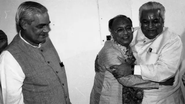 ખજૂરિયાકાંડ બાદ સમાધાનના ભાગરૂપે ઉદ્યોગમંત્રી સુરેશ મહેતાને મુખ્ય મંત્રી બનાવાયા