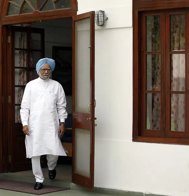 एक मेहनती पूर्व शिक्षक और नौकरशाह के रूप में, मनमोहन सिंह अपनी विनम्रता और शांत स्वभाव के लिए जाने जाते थे.