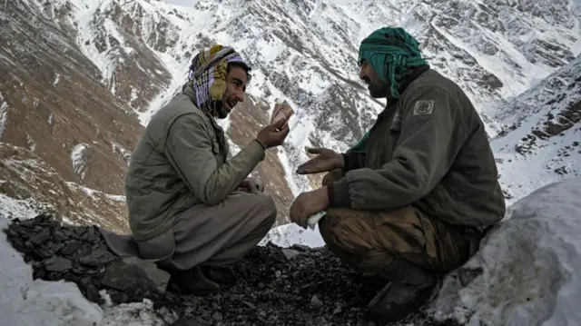 حکومت طالبان می‌گوید از استخراج غیرقانونی معادن جلوگیری کرده است