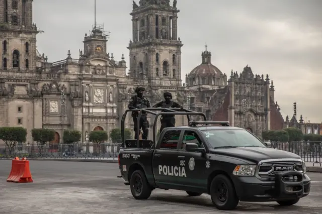 Policías en el Zócalo de Ciudad de México