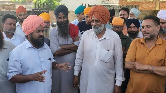 ਪਿੰਡ ਵਾਸੀ