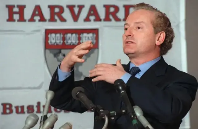 Merton est devenu le troisième protagoniste de l'histoire.