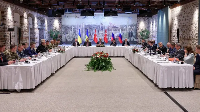 Переговоры в Стамбуле стали первым прямым контактом российской и украинской делегаций с весны 2022 года