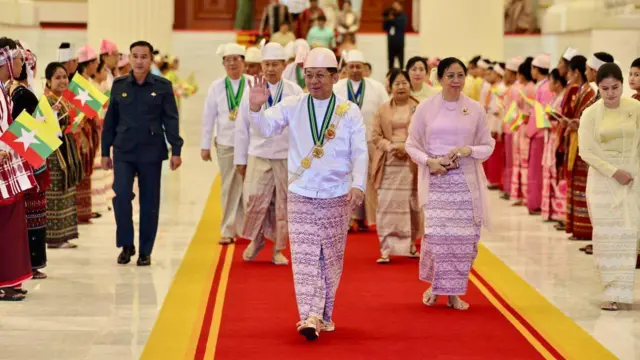 သမ္မတလုပ်ရင် တပ်မတော်ကာကွယ်ရေးဦးစီးချုပ်ရာထူးကို စွန့်ခဲ့ရမှာက ဗိုလ်ချုပ်မှူးကြီးမင်းအောင်လှိုင်အတွက် ဝန်လေးစရာ