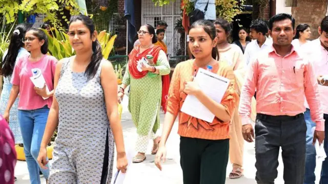 విద్యార్థుల ఫోటో 