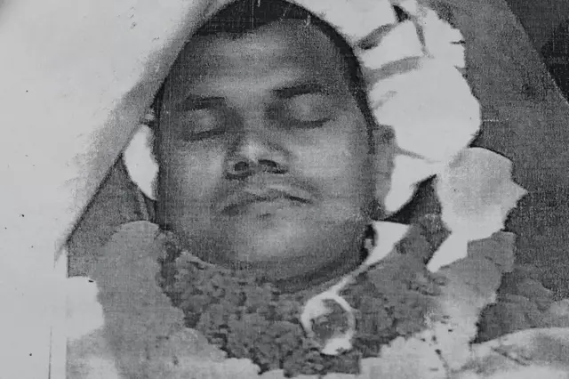 ছবিতে দৃশ্যত 'মৃত' নীরজ মোদী, যিনি ছিলেন ধর্ষণ মামলার আসামী।